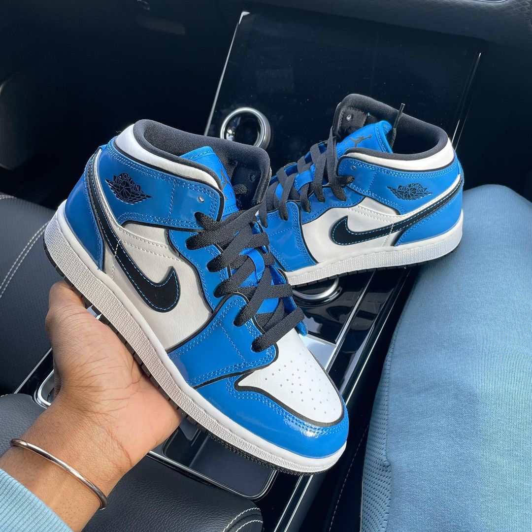 Air Jordan 1 Mid 'Signal Blue'